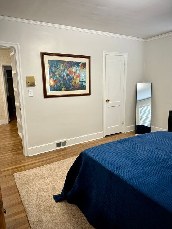 Building Photo - SHORT TERM AVAILABLE [Shandon]