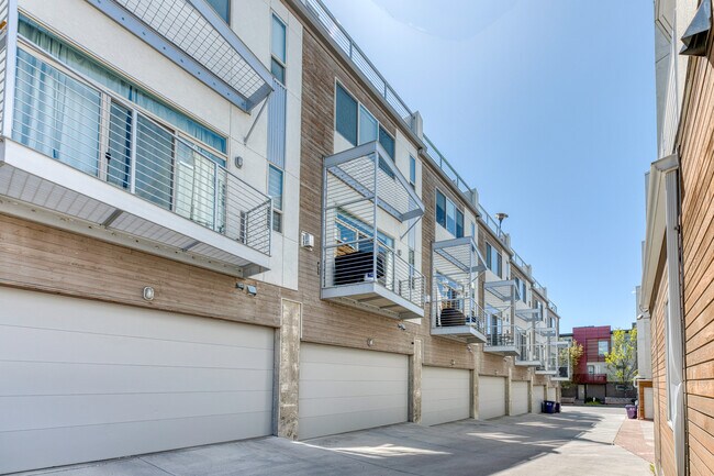 Building Photo - 2103 W 32nd Ave