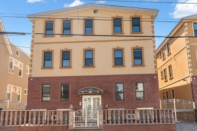 Building Photo - 116 Paine Ave