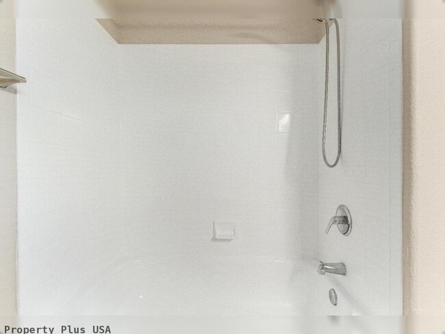 Building Photo - "Spacious 2-Bed, 2-Bath Condo Retreat in Scottsdale's Prime Location - 1,146 Sq Ft of Comfort!"