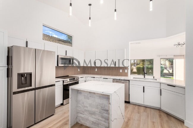 Building Photo - 1567 E Black Diamond Dr
