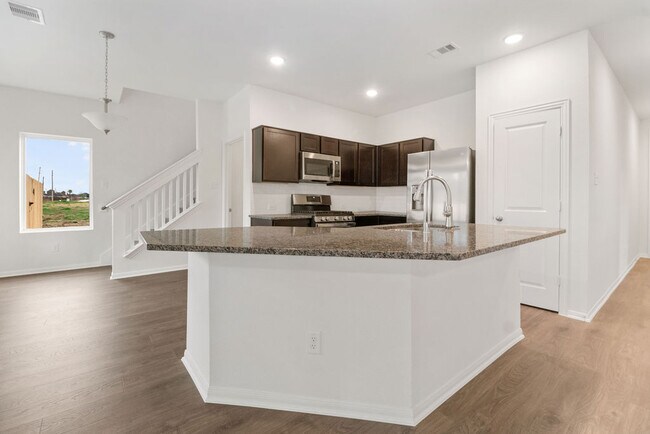 Building Photo - 405 Magnolia Ln