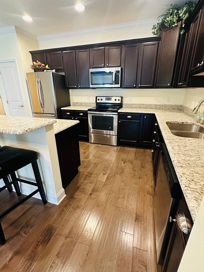 Building Photo - Sun-Drenched Corner Lot Condo – 2 Bedrooms + Office Near Middlebrook Pike