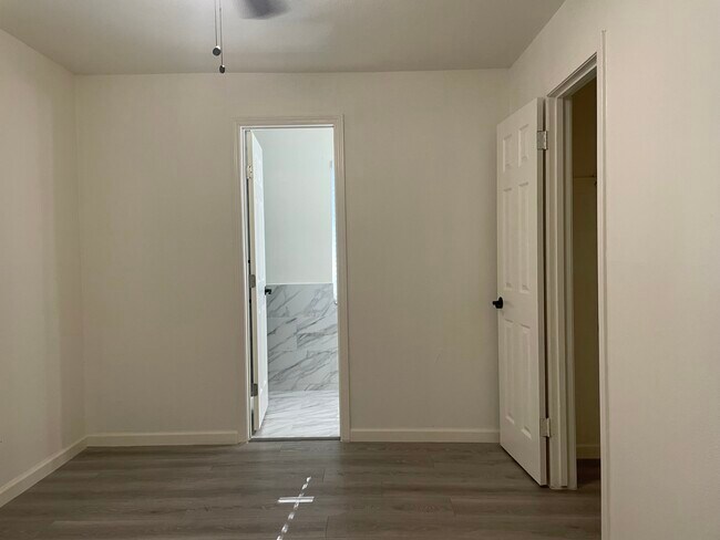 Building Photo - 6705 Covington Dr