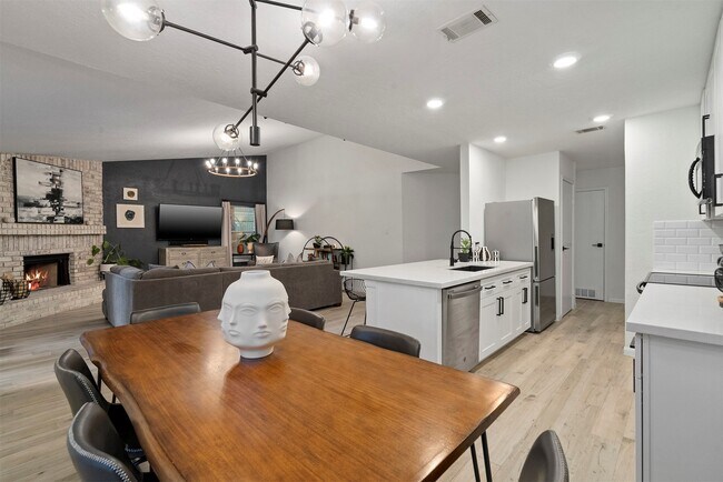 Building Photo - 20 Yewleaf Rd