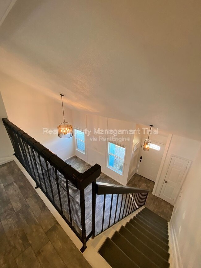 Building Photo - 430 Falling Ln