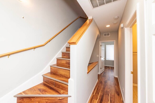 Building Photo - 2331 N Lister Ave