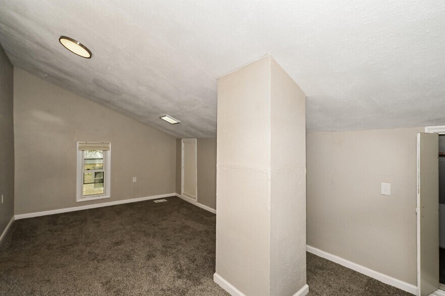 Building Photo - 1506 E Hendryx Ln