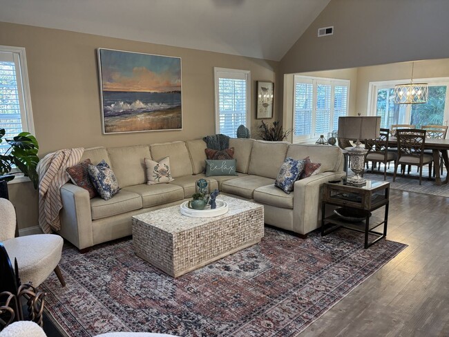 Building Photo - Gorgeous Furnished home in Morehead City!