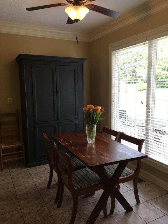 Natural lighting in eat in kitchen - 62 Sommersby Dr