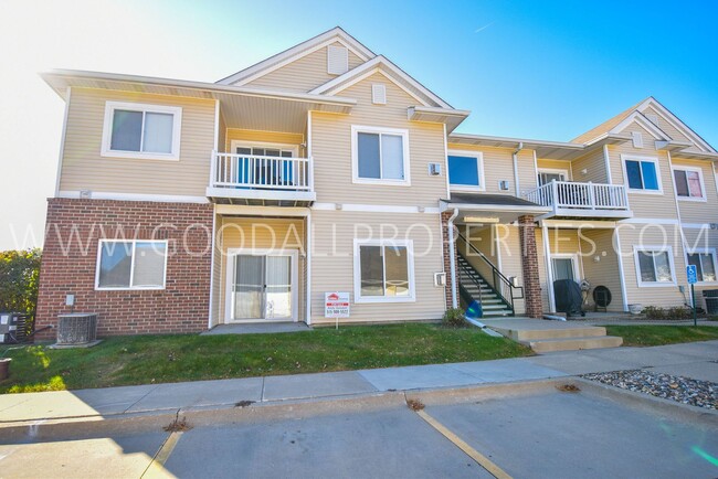 Primary Photo - Short Term Lease Available ! 2 Bedroom 2 B...