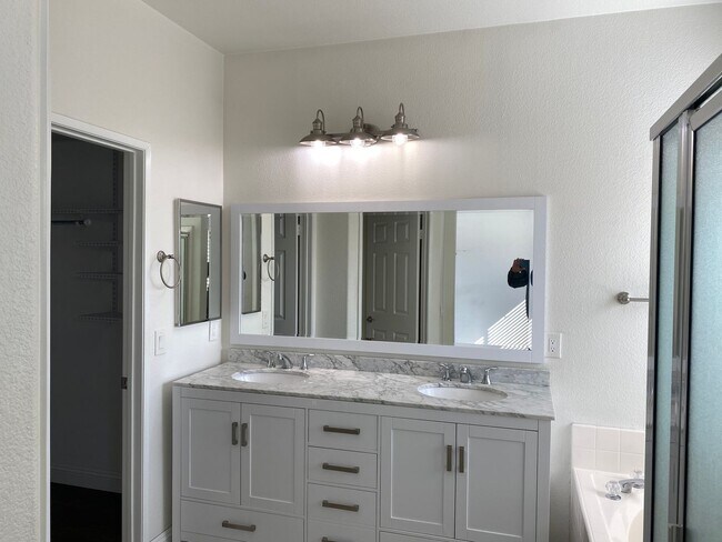 Building Photo - 31431 Gironde Ct