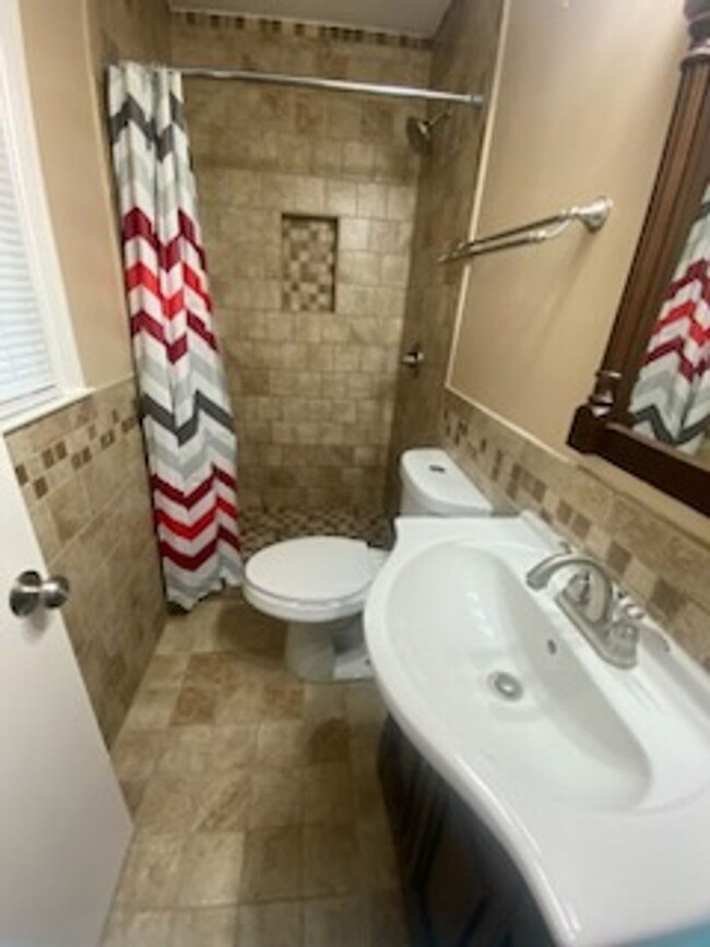 Building Photo - 1315 Trenton Ct