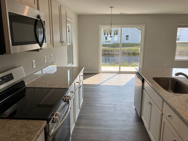 Building Photo - 3 Bedroom 2 Bathroom House- Groves at Sout...