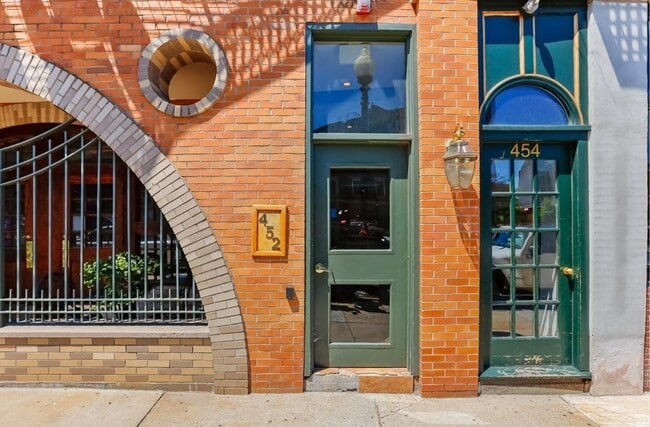Building Photo - 454 Hanover St