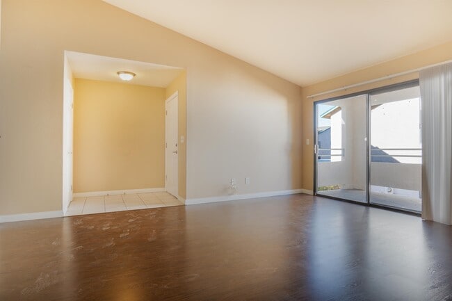 Building Photo - 5141 S Lindell Rd