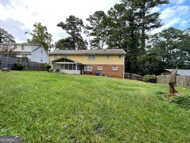 Building Photo - 1675 Lake Lucerne Rd SW