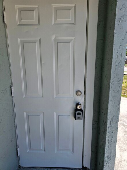 Building Photo - 3142 SE Hawthorne St