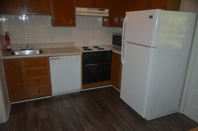 Building Photo - Updated 2BR/1.5BA Condo Near Stratford Rd