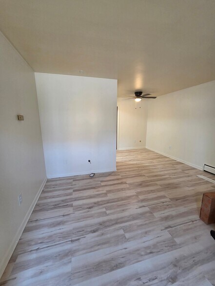 Building Photo - 2525 E Maple Rd