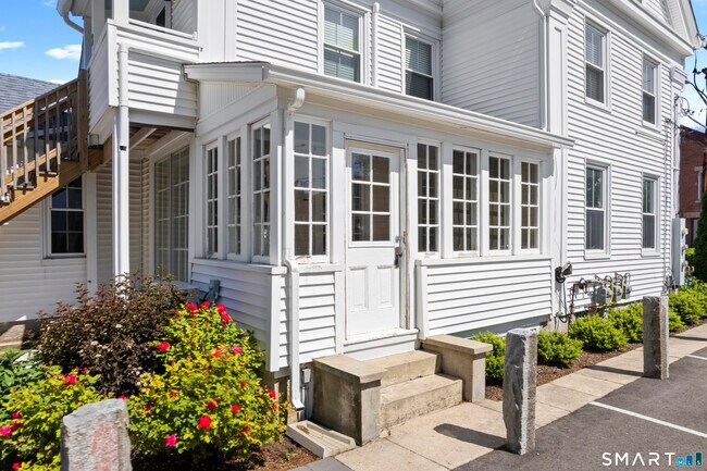 Building Photo - 6 Church St