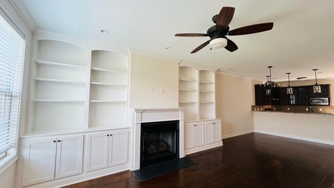 Building Photo - 4 bedroom 2.5 bathroom townhome located in Beaumont Park Townhome