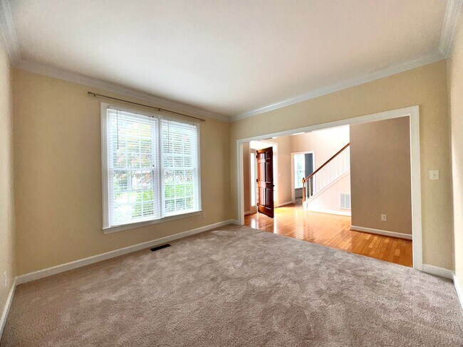 Building Photo - Spacious 4BR 2.5BA Home in Adams Farm with...