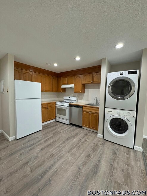 Building Photo - 15 Kenmar Dr