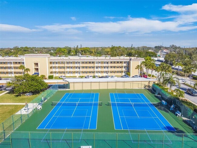 Building Photo - 392 Boca Ciega Point Blvd N