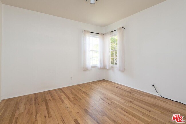 Building Photo - 1133 26th St