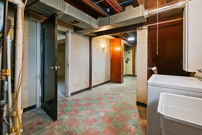 Building Photo - 309 Sebring Ave