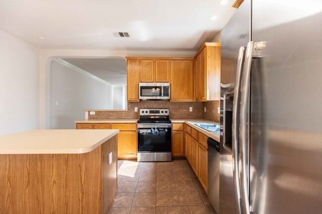 Building Photo - 509 Foxford Run Dr
