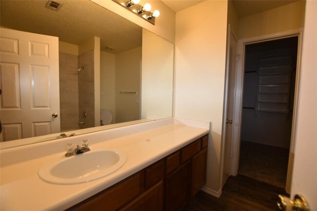 Building Photo - 9707 Copper Creek Dr