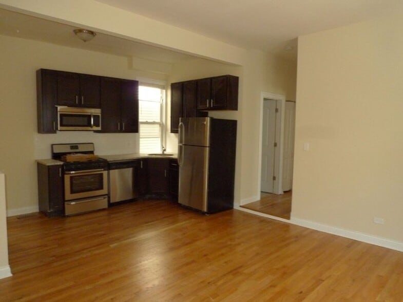 Primary Photo - 2519 N Marshfield Ave