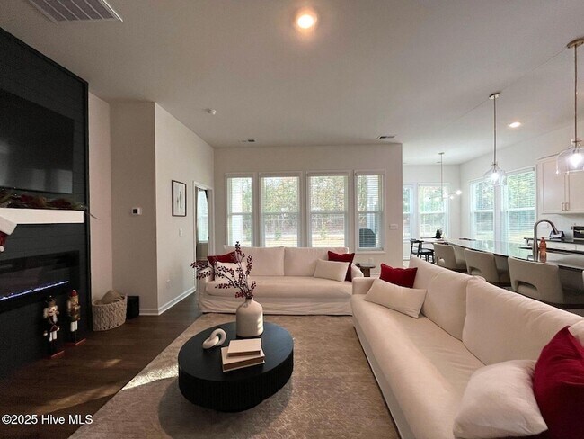 Building Photo - 742 Carnegie court