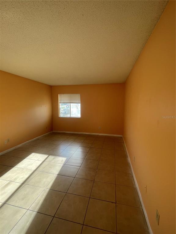 Building Photo - 549 Fairways Dr