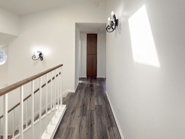 Building Photo - 2 Story, 3-Bedroom POOL + SOLAR Home in Wi...