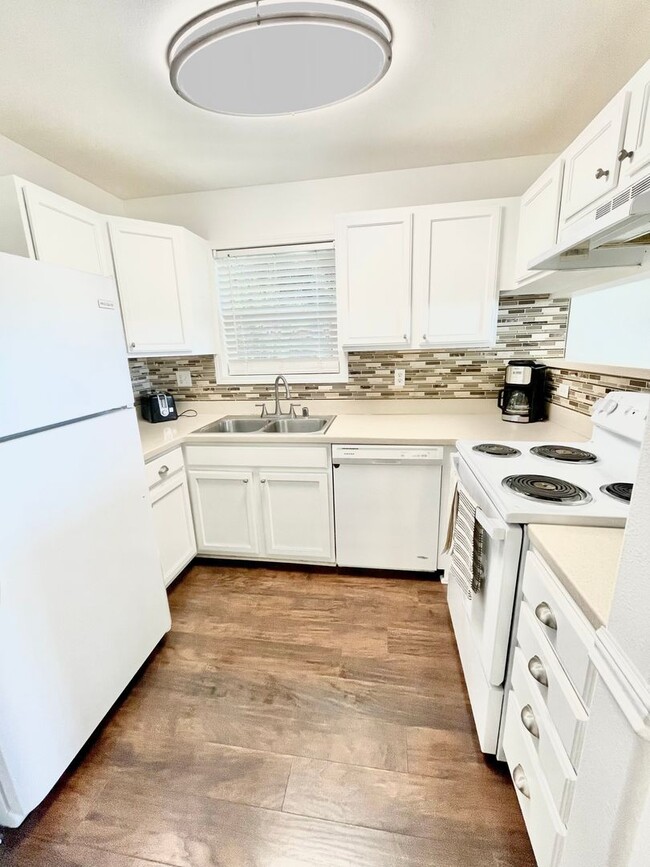 Building Photo - UPPER WEST SIDE- Villas at Kahana Ridge -3 bedroom/2 Bath- Semi Furnished Condo