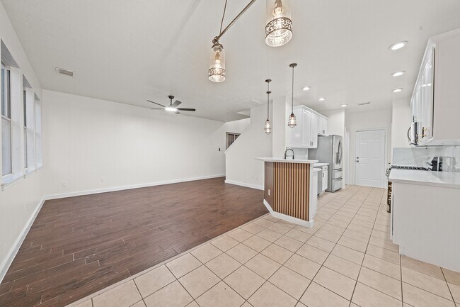 Building Photo - 16118 Market Garden Ln