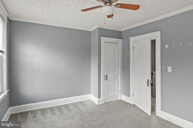 Building Photo - 1109 W 40th St