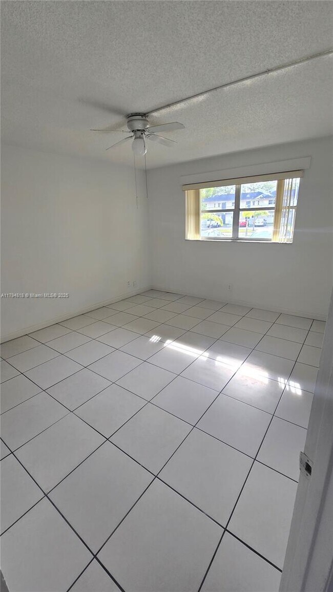 Building Photo - 7801 S Colony Cir