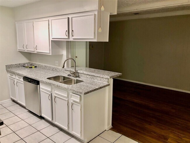 Building Photo - 13461 Castilian Dr