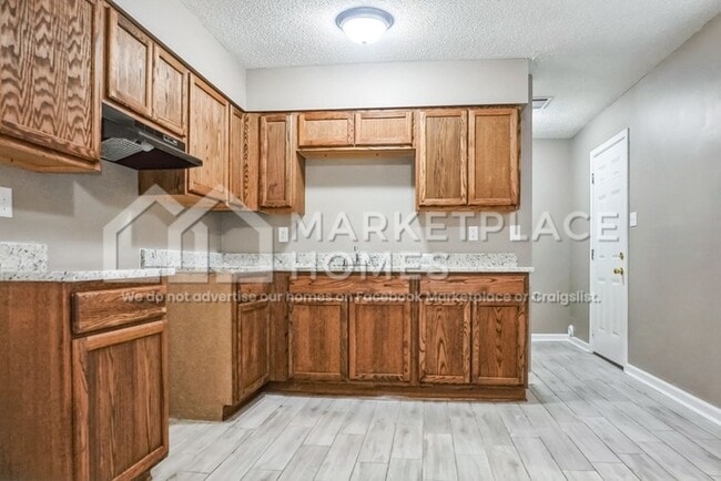 Building Photo - 5800 Laurie Dr