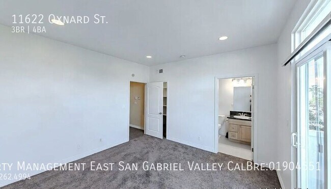 Building Photo - 11622 Oxnard St