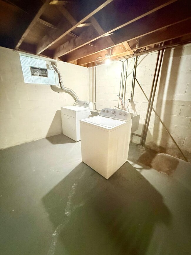 Building Photo - Beautiful Newly Renovated 3bd 1 bath Home in Penn Hills