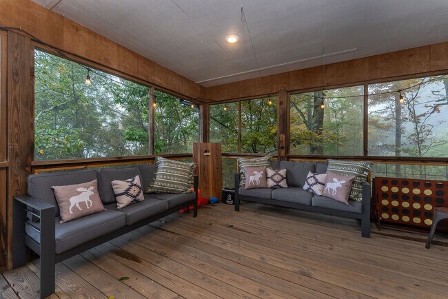 Building Photo - 401 Lookout Dr