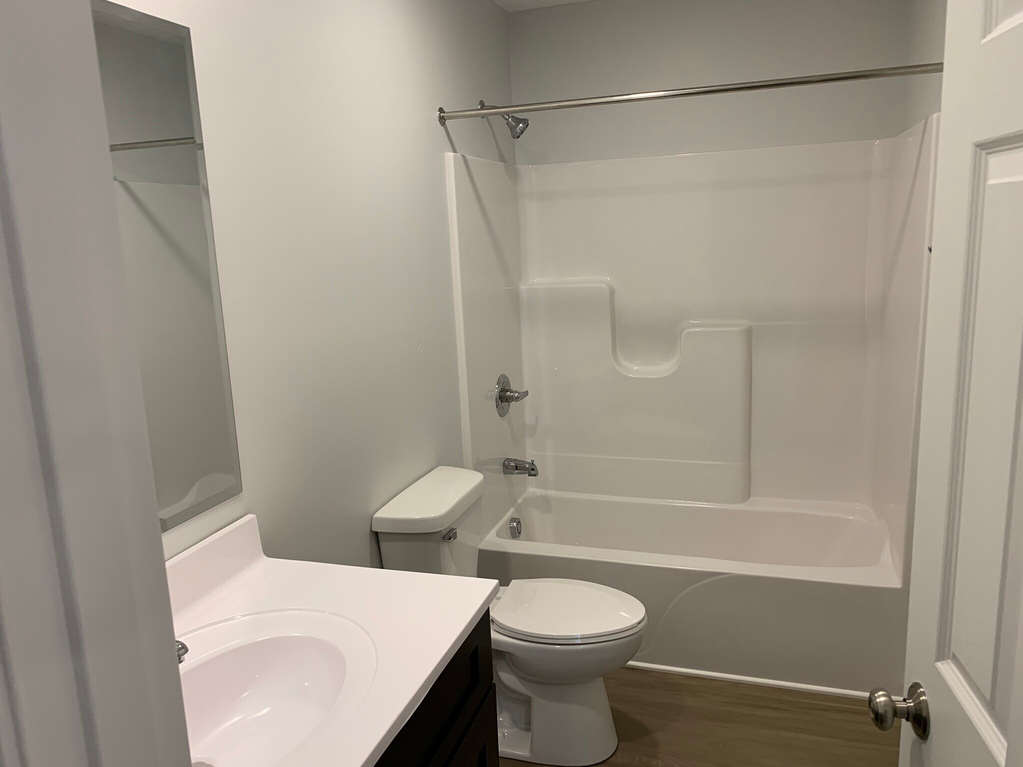 Full Bath - 1422 Chestnut St