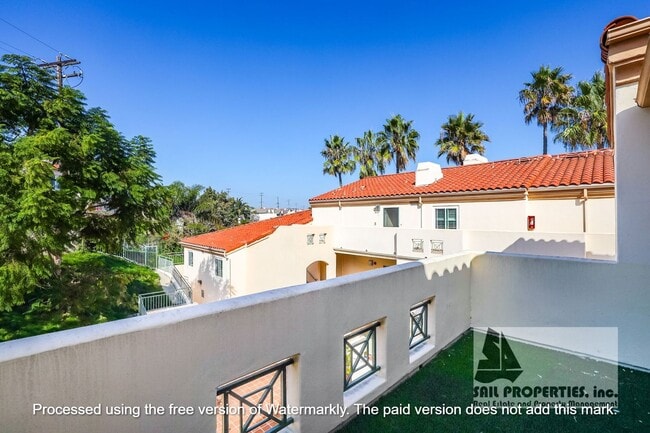 Building Photo - Stylish 3-Bedroom Condo in Gated Torrance ...