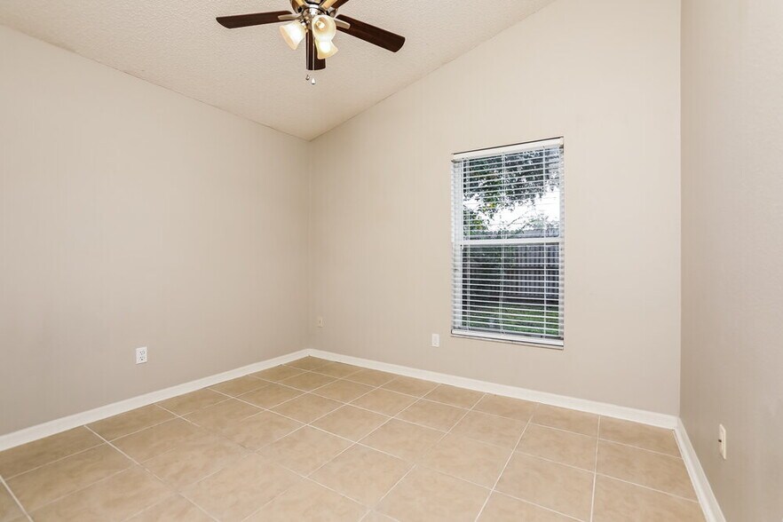 Building Photo - 665 Buckingham Dr