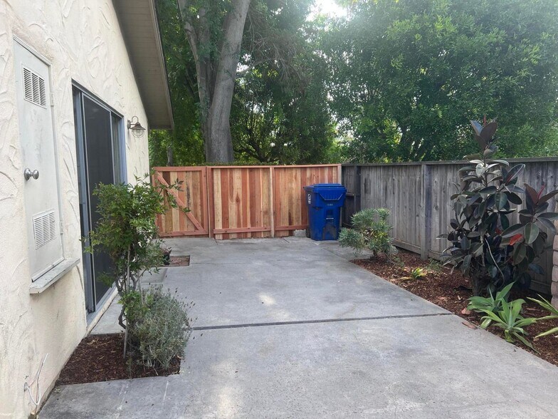 Building Photo - 15 N San Marcos Rd